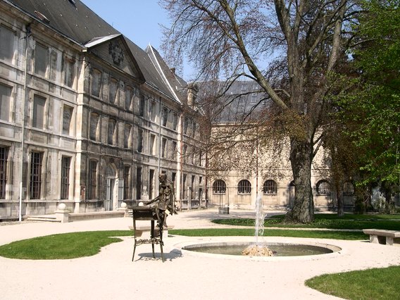  parc du Musée Saint-Loup